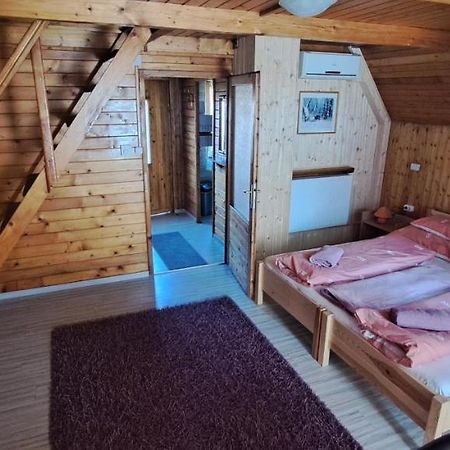 Kéri Apartman Mosonmagyarovar Bagian luar foto