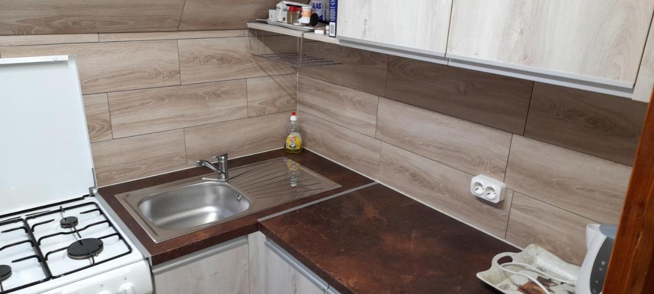 Kéri Apartman Mosonmagyarovar Bagian luar foto