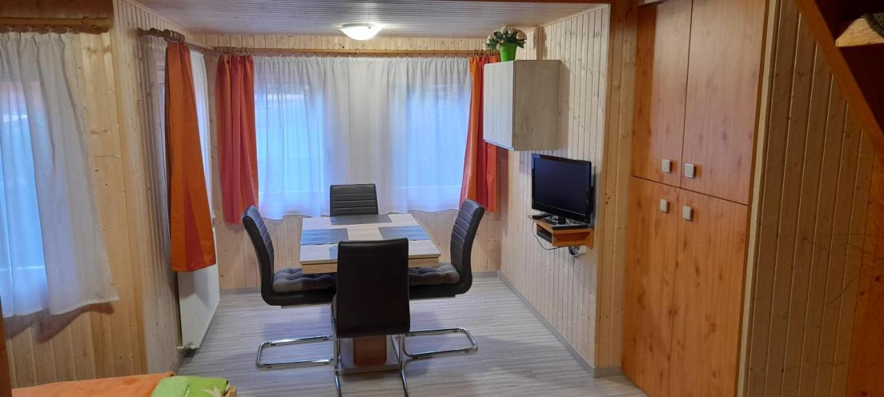Kéri Apartman Mosonmagyarovar Bagian luar foto