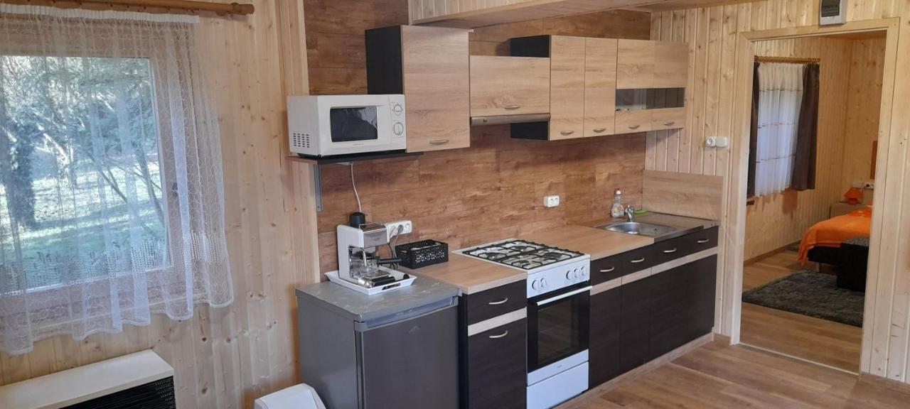 Kéri Apartman Mosonmagyarovar Bagian luar foto