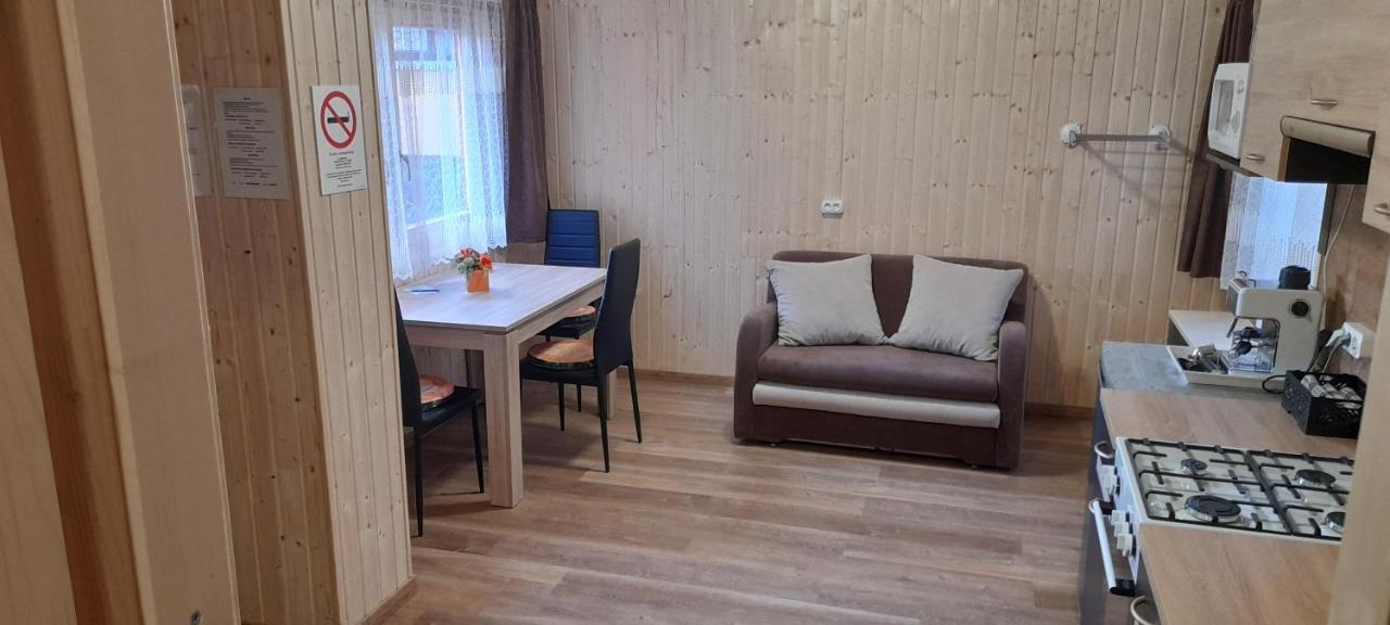 Kéri Apartman Mosonmagyarovar Bagian luar foto