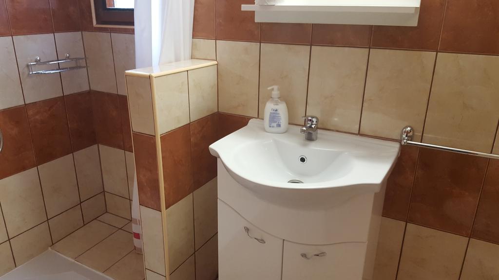 Kéri Apartman Mosonmagyarovar Bagian luar foto