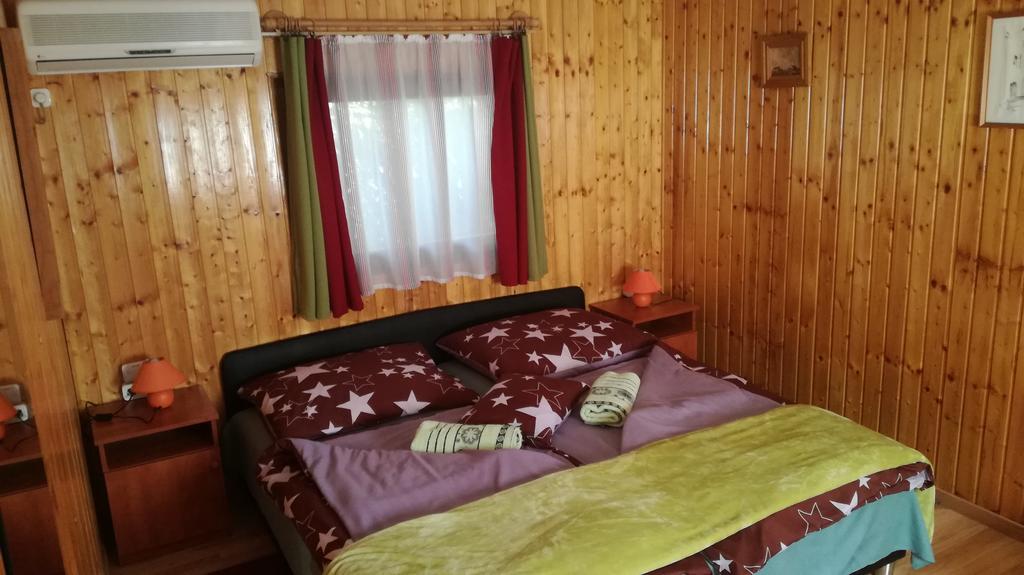 Kéri Apartman Mosonmagyarovar Bagian luar foto
