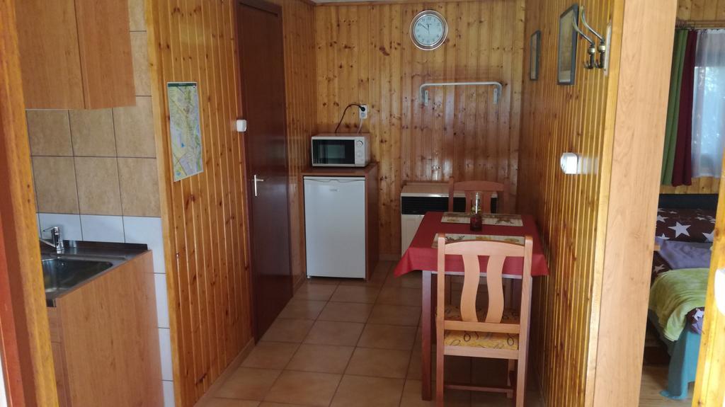 Kéri Apartman Mosonmagyarovar Bagian luar foto