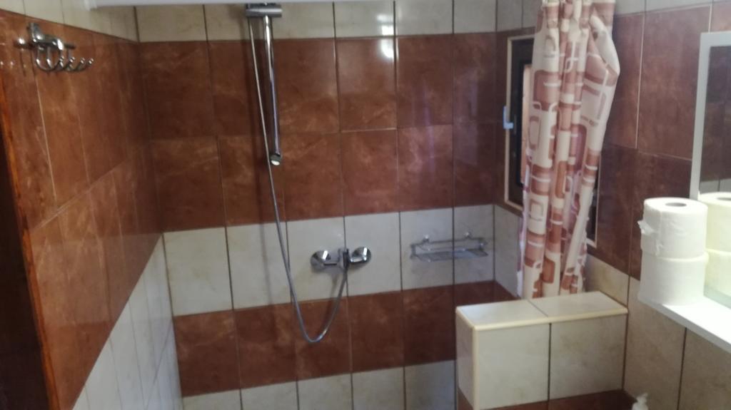 Kéri Apartman Mosonmagyarovar Bagian luar foto