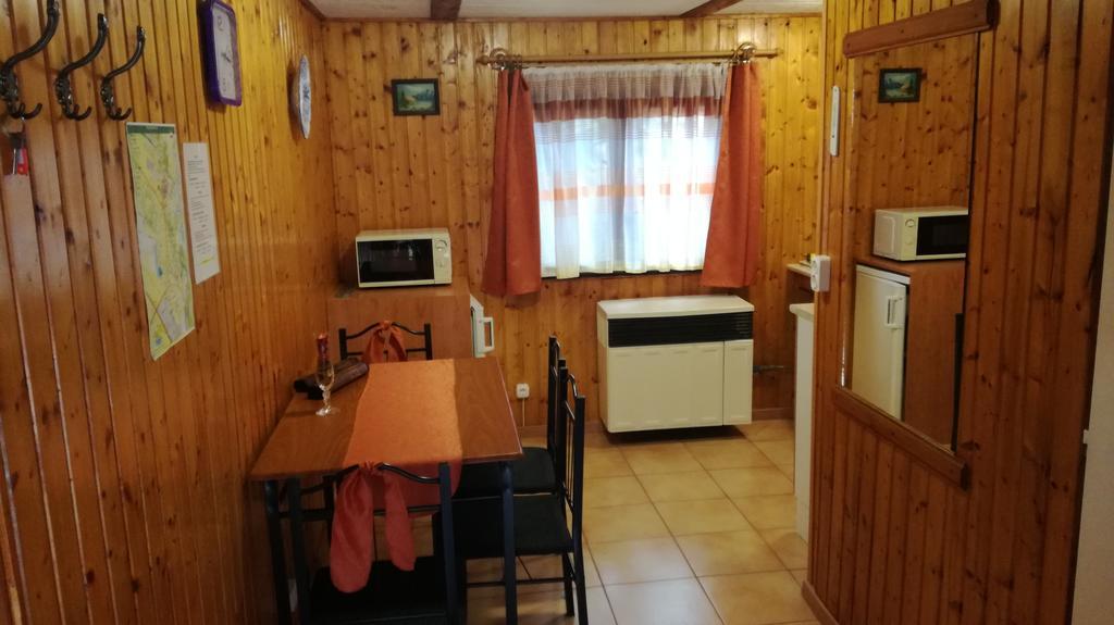 Kéri Apartman Mosonmagyarovar Bagian luar foto
